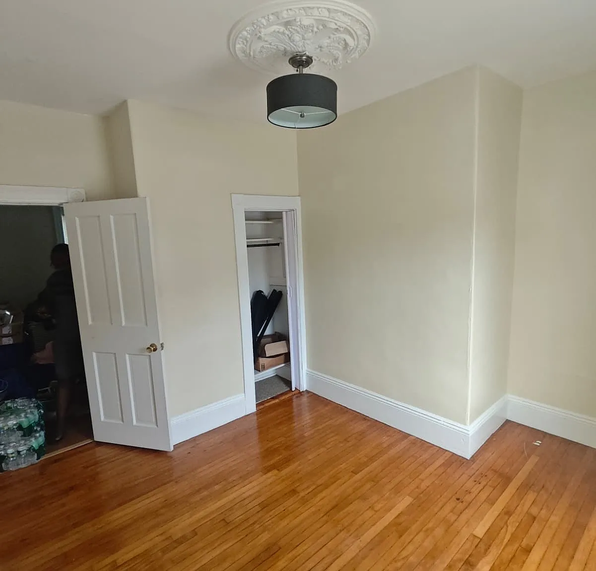 3 bed, 1000 sqft, $967 — Photo 2