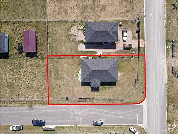 4th image of 524 Amalia Ave