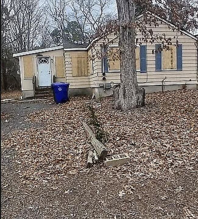 2nd image of 982 Falkenberg Road