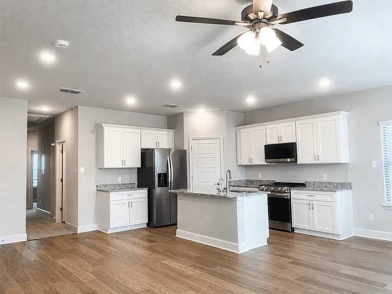 7161 Magnolia Vlg #201 — Photo 5