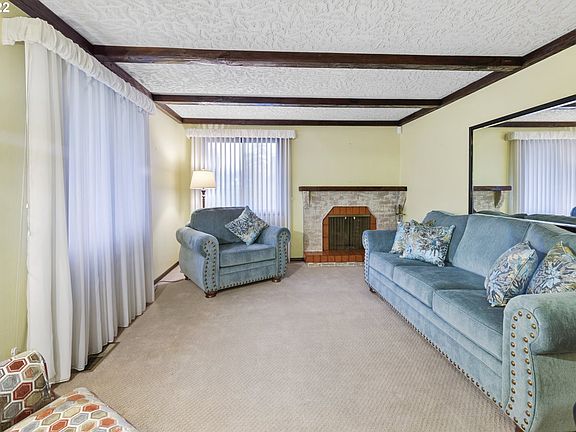 4th image of 5204 NE 40th Ave