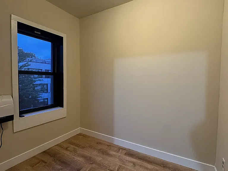 77 Adelphi St #3 — Photo 10