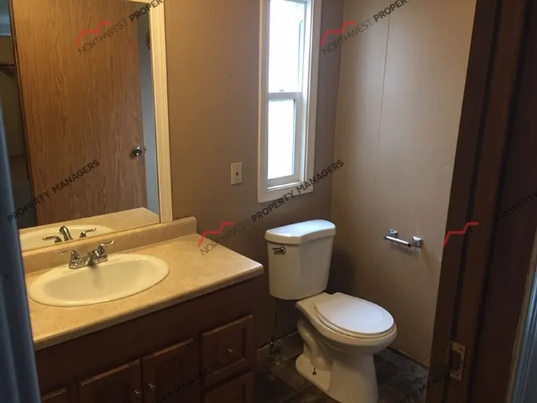 2495 NE Kresky Ave — Photo 13