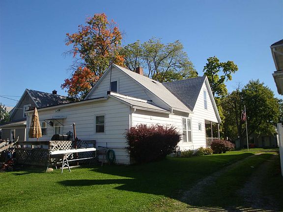 3rd image of 325 N Main St