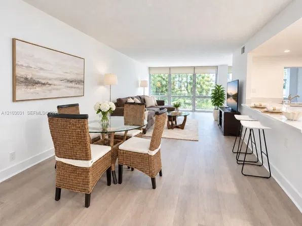 1000 Parkview Dr APT 202, Hallandale, FL 33009