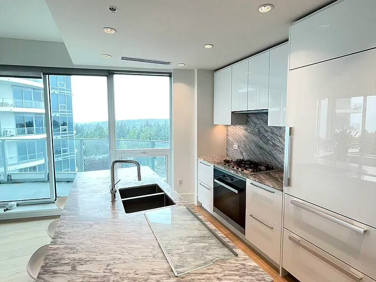 1501 Foster St — Photo 3