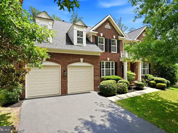 16671 Leocrie Pl, Woodbridge, VA 22191