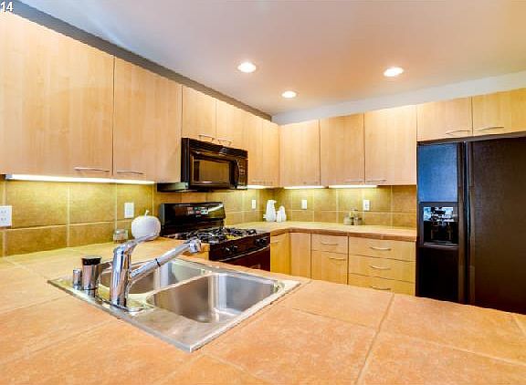 2nd image of 400 W 8th St Unit 305