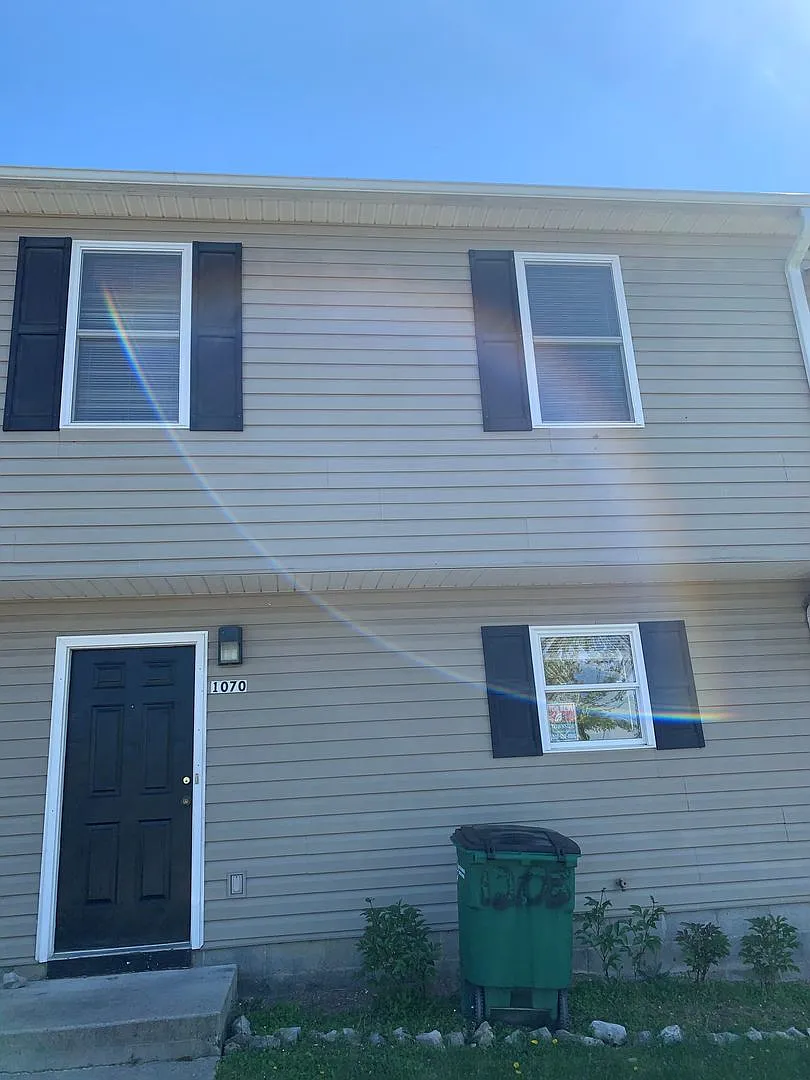 3 Bedroom 2.5 Bath Townhouse — Photo 1