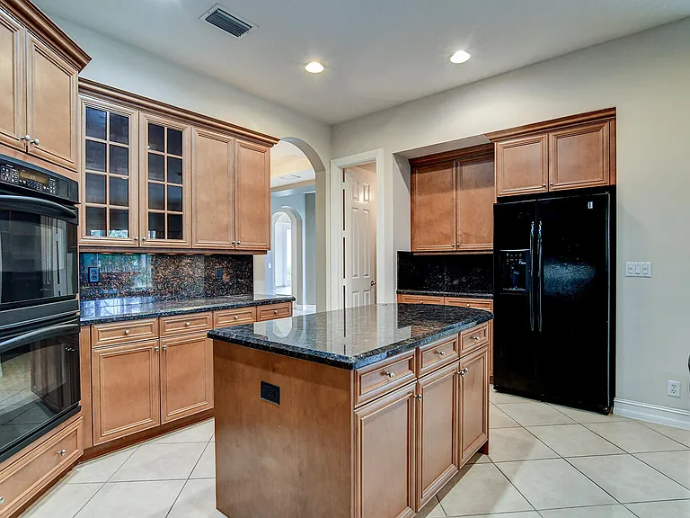 670 Edgebrook Ln — Photo 4
