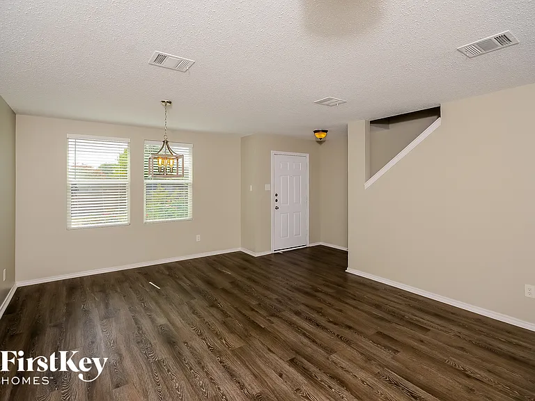 313 Butch Cassidy Dr — Photo 2