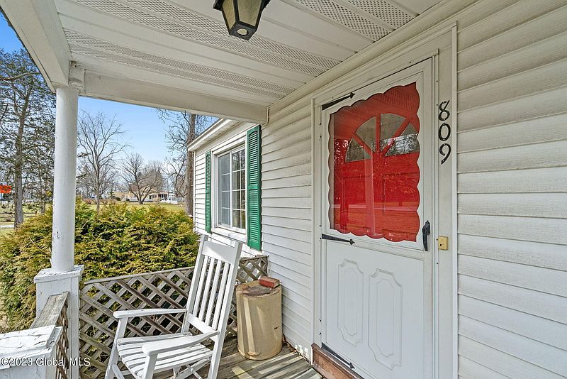 5th image of 809 Grooms Road