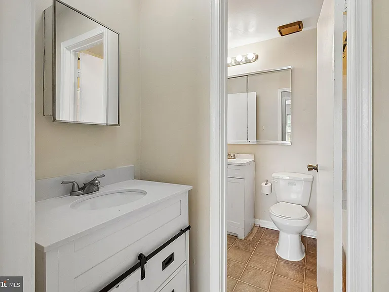 5515 Woodlawn Manor Ct — Photo 17