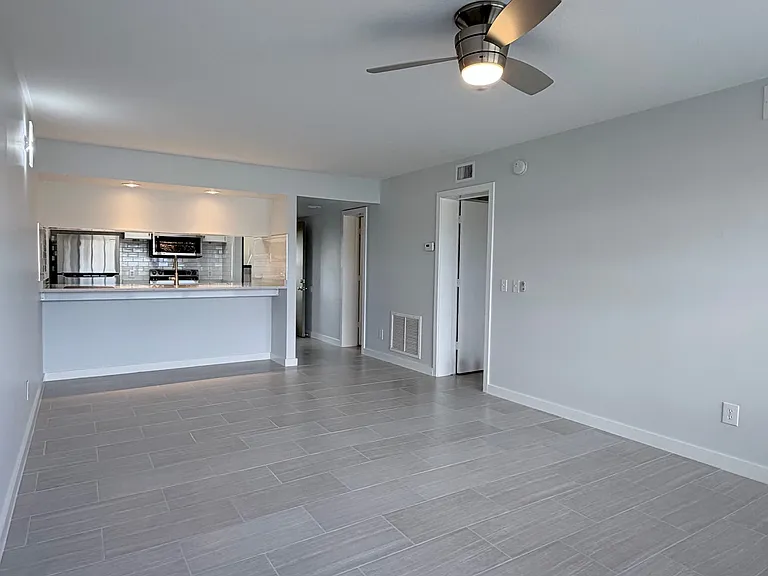 16 Plantation Dr #105 — Photo 4