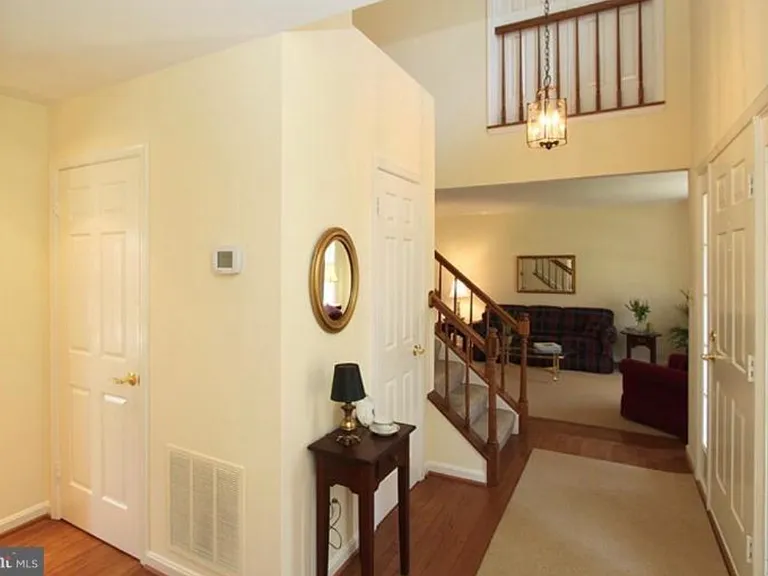20400 Rainbowview Ter — Photo 8