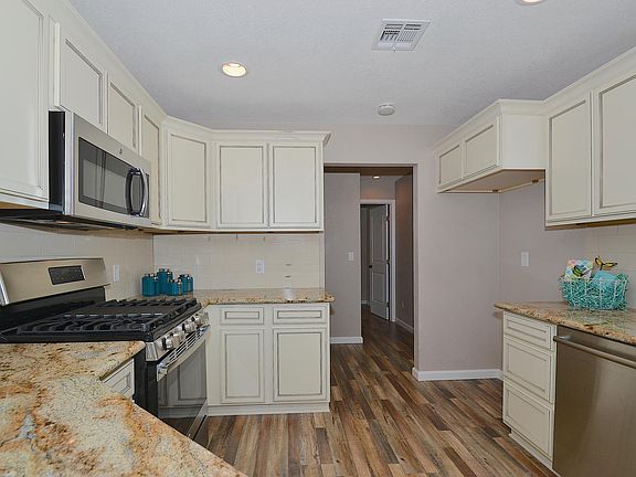 5th image of 12880 Pioneer St