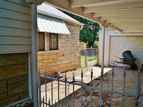 2nd image of 1130 NW Oak Ave