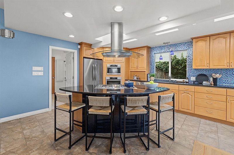 5th image of 12822 Shorecrest Drive SW