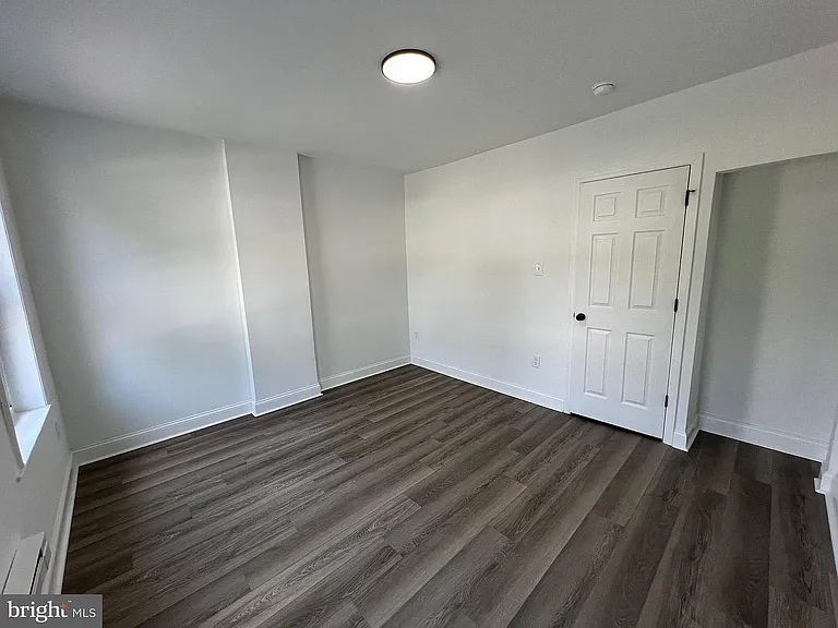 925 W 3rd St — Photo 8
