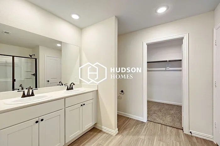 404 Rose Ave — Photo 9
