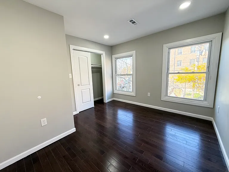 41 Howe St #2 — Photo 6