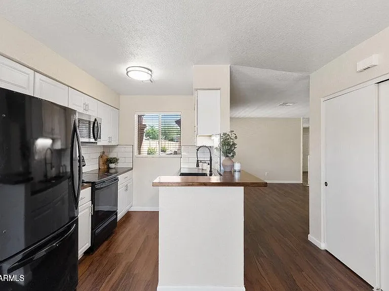 330 W Tonopah Dr #5 — Photo 21
