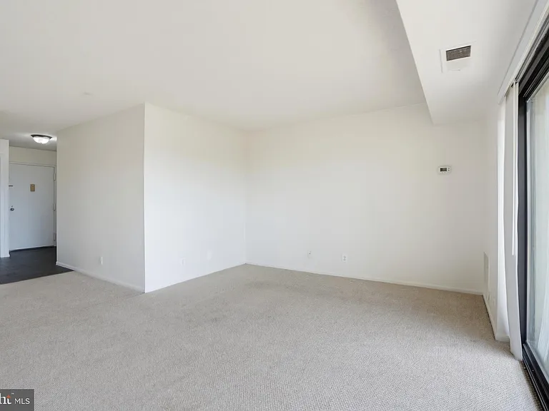 205 Yoakum Pkwy #1002 — Photo 8