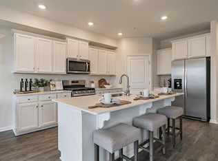 1087 Meadowlark Dr, Fogelsville, PA 18051