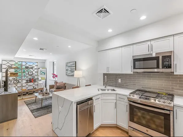 31-22 29th St #2C, Astoria, NY 11106