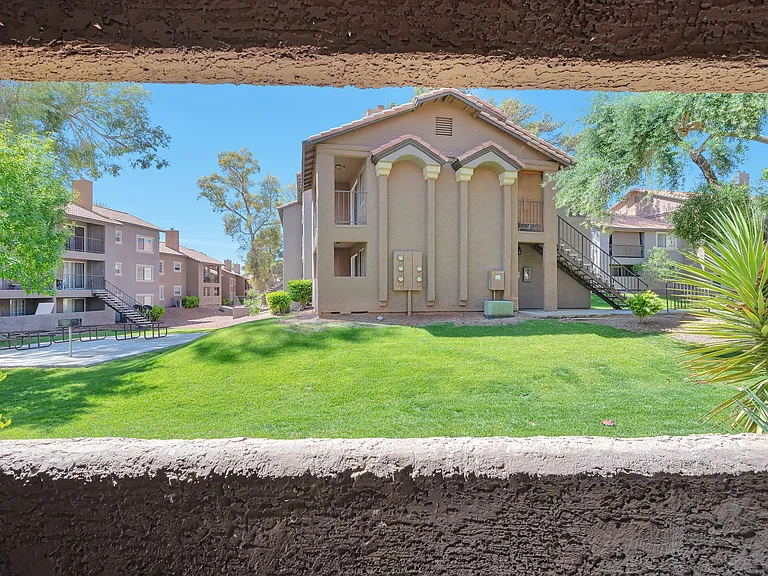 2750 S Durango Dr — Photo 47
