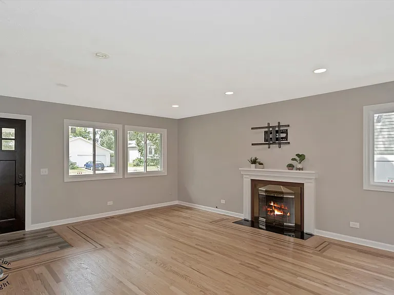 30W150 Foxboro Ct — Photo 6