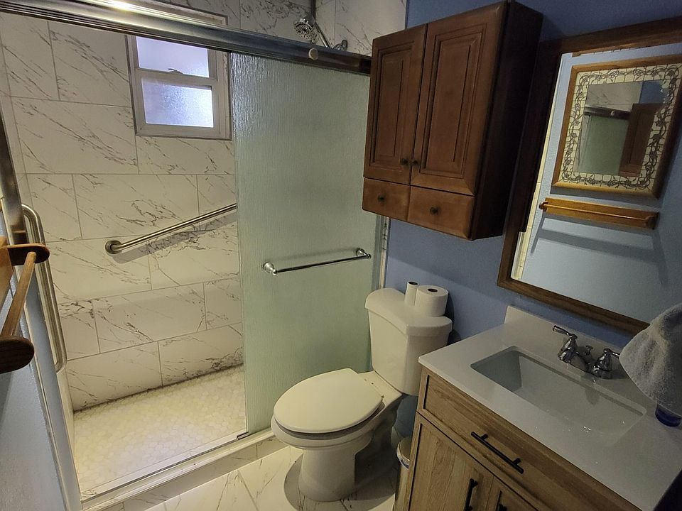 2nd image of 1043 N 192nd Avenue