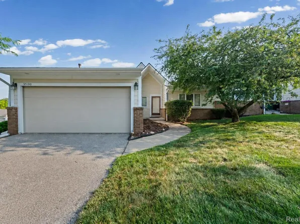 35190 Hillside Dr, Farmington, MI 48335