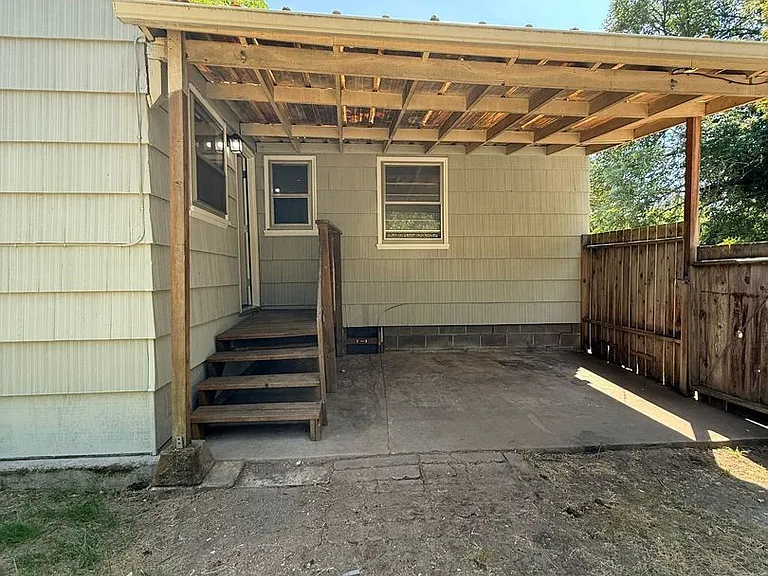 1399 Maclay Dr — Photo 23