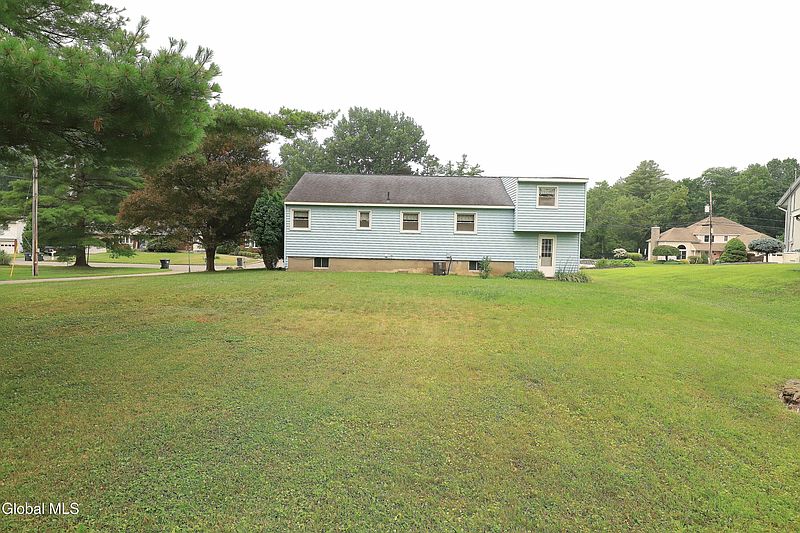 3rd image of 314 Jeanette Drive