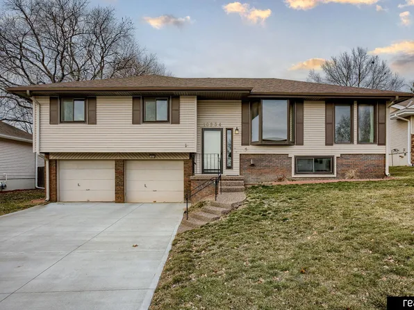 10934 Y St, Omaha, NE 68137