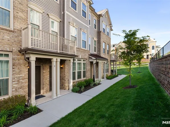 9 Arnold Dr, Wood Ridge, NJ 07075