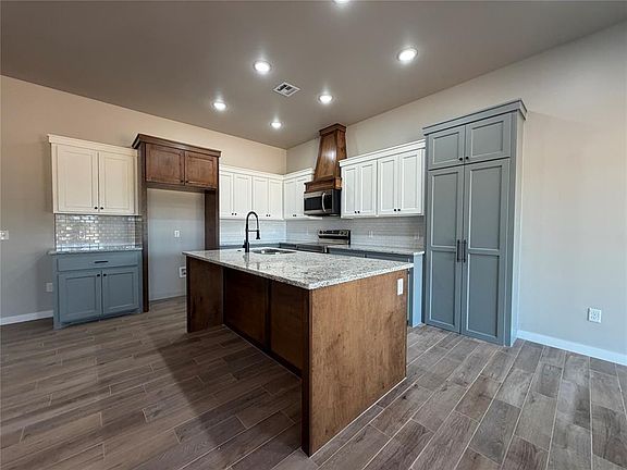 4th image of 2204 Winter Ridge Rd