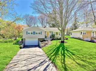 44 W Craig Hill Dr, Rochester, NY 14626