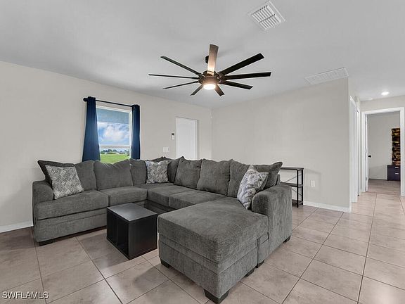 5th image of 514 NW 11th Ter