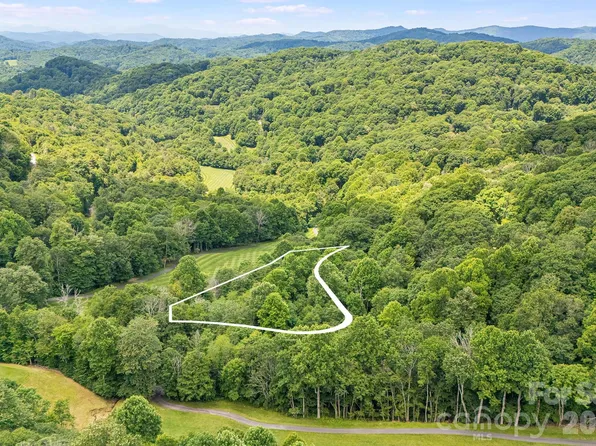 646 El Miner Dr, Mars Hill, NC 28754