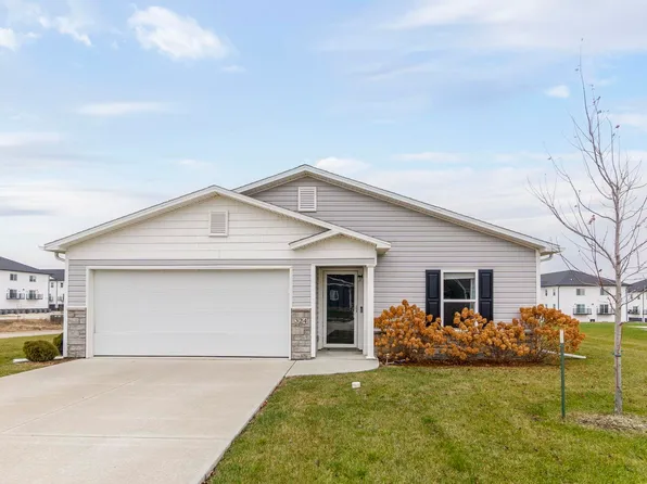 324 Post Oak Dr, Cedar Falls, IA 50613