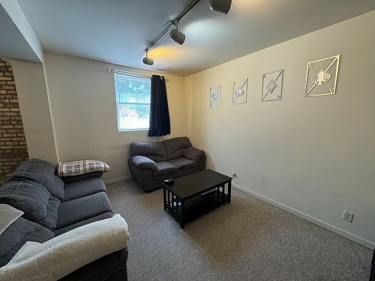 1208 W Roscoe St #G — Photo 2