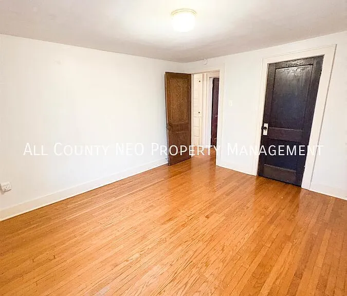 1051 Brown St — Photo 14