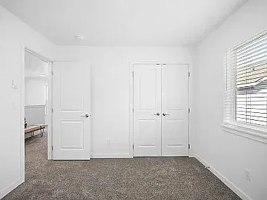 800 E F St