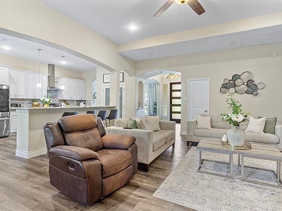 3rd image of 13336 Lake Breeze Ln