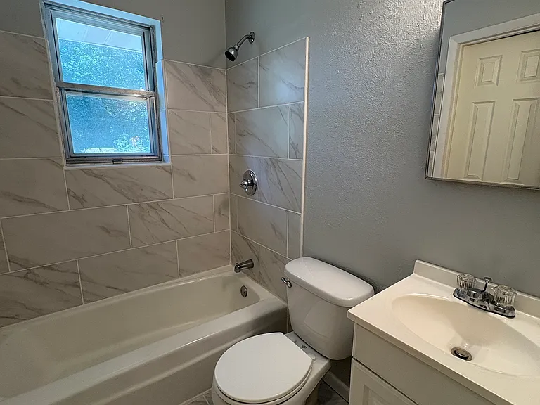 588 Rea Ave — Photo 12