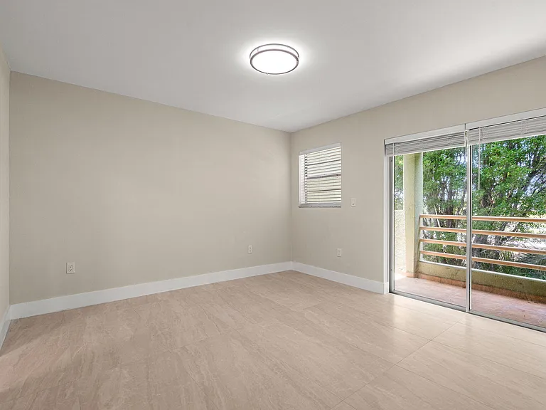11099 NW 7th St — Photo 7