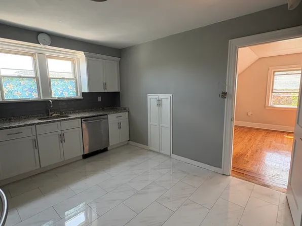 (undisclosed Address), Staten Island, NY 10305