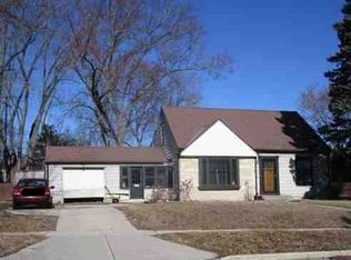 204 Hawthorn Dr, West Bend, WI 53095
